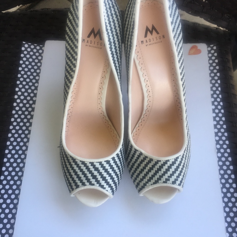 Stripped Pattern Shoes - Picture 2 of 7